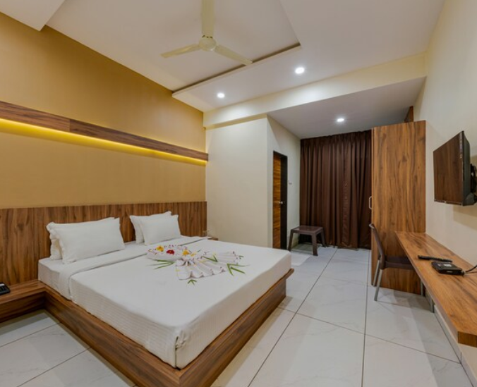Hotel Trisha Executive, Admapur Deluxe Room Non AC 8