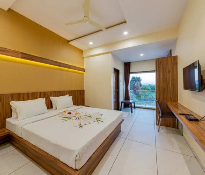 Hotel Trisha Executive, Admapur Deluxe Room Non AC 9