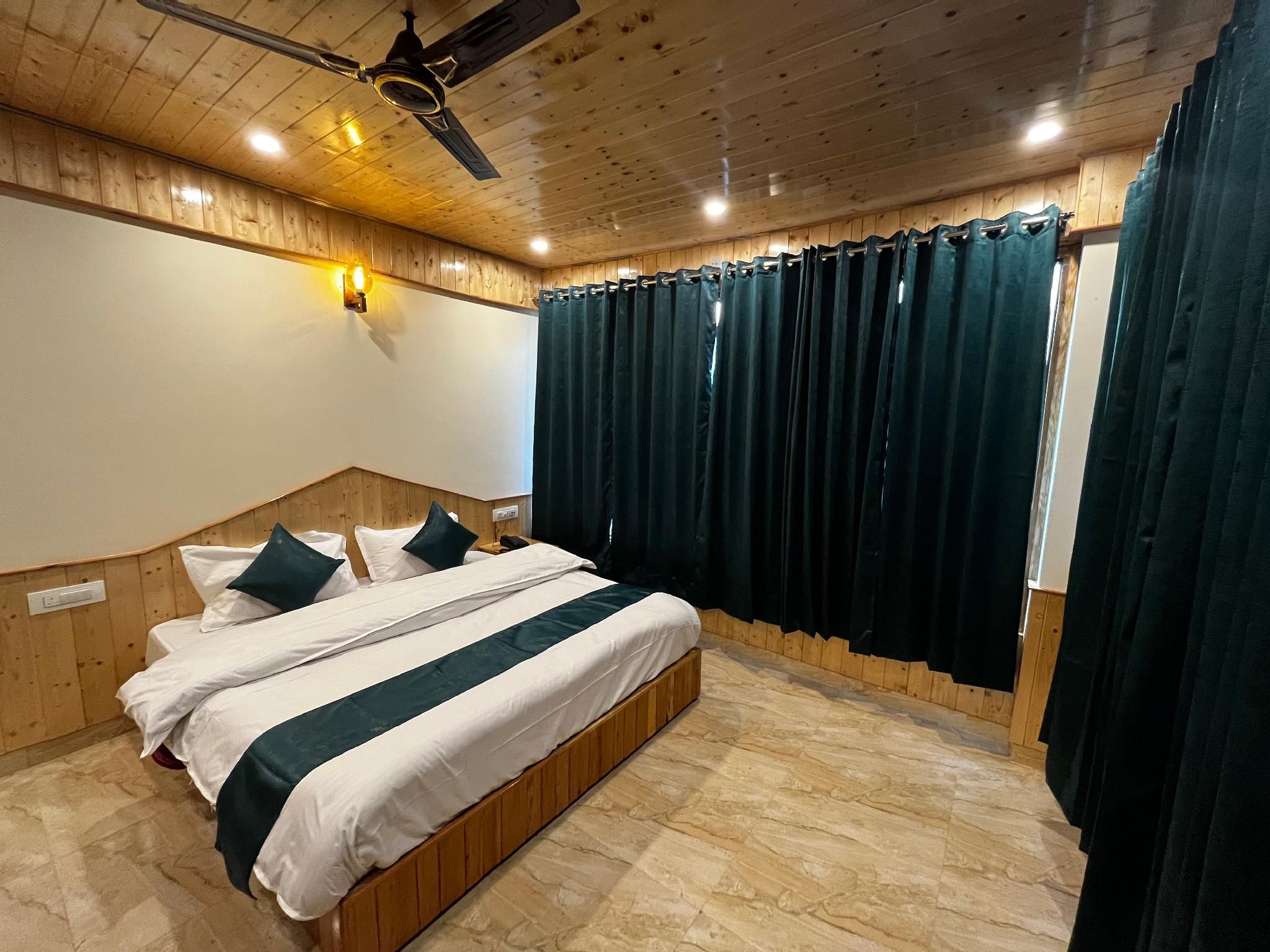 Luxury Room with Balcony