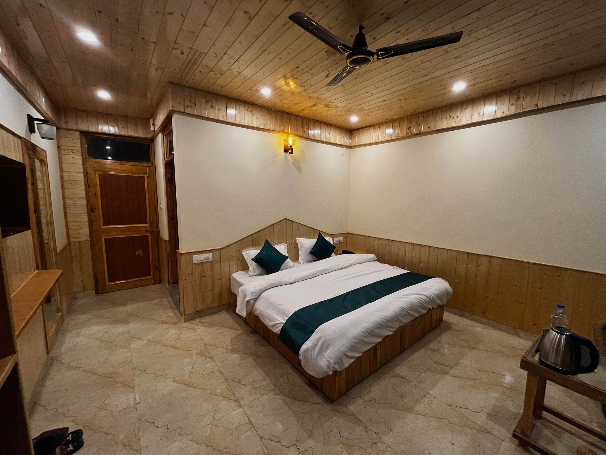 Hotel Mid Orchard Kasol l River Side Super Deluxe Room with Mountain View Balcony 5