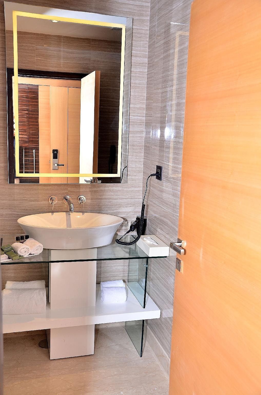 Golden Galaxy Hotels & Resorts, Faridabad Superior Room 3