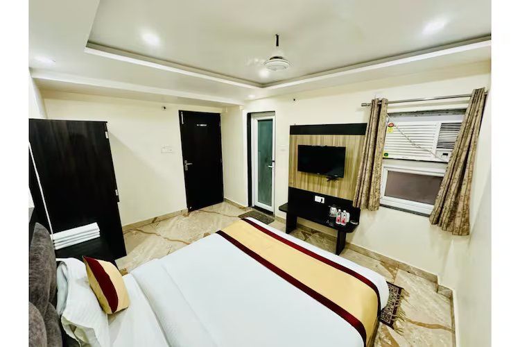 Deluxe AC Room
