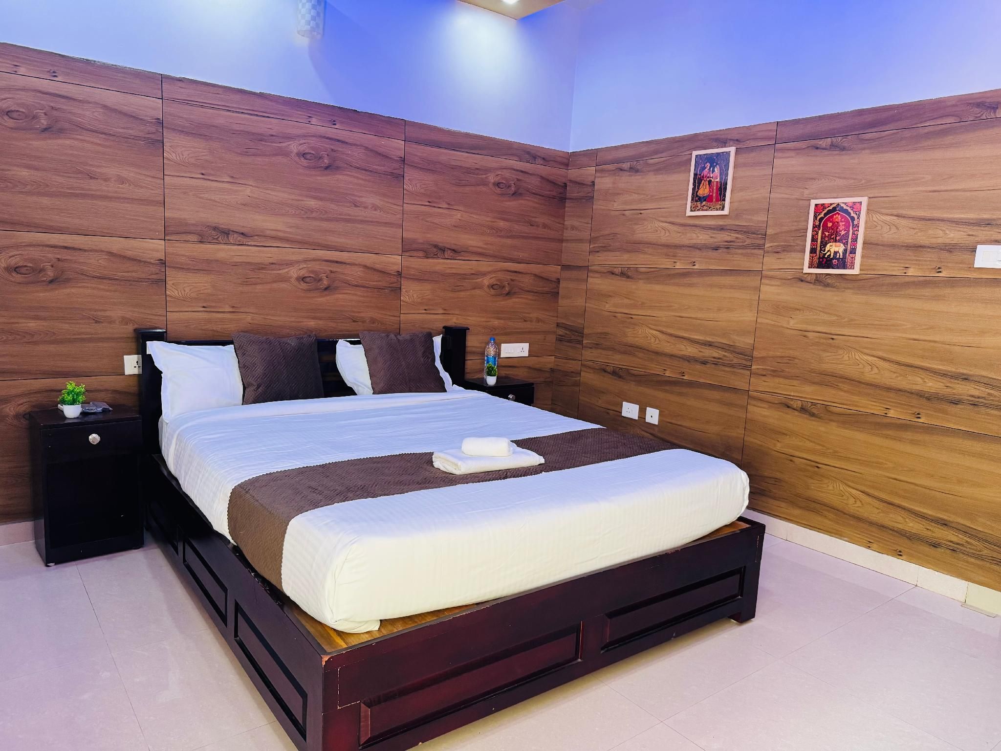 Deluxe Balcony Twin Garden View