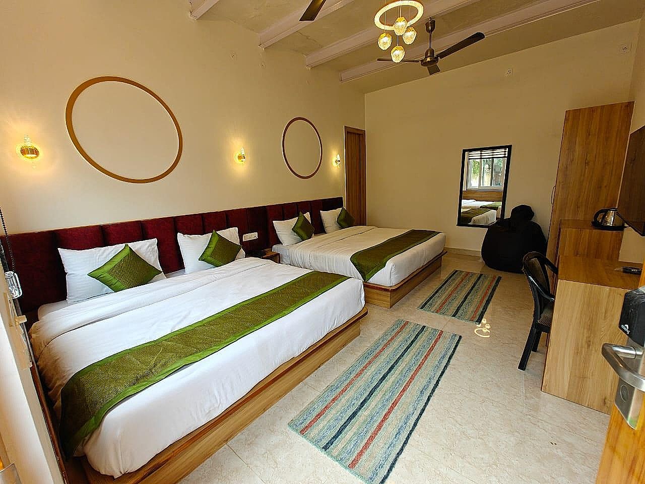 Hotel Utsav Grand Family Room (4 Beds) 3