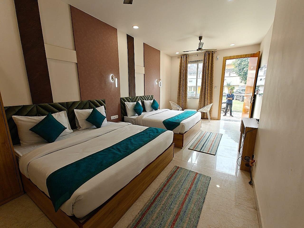 Hotel Utsav Grand Family Room (4 Beds) 4