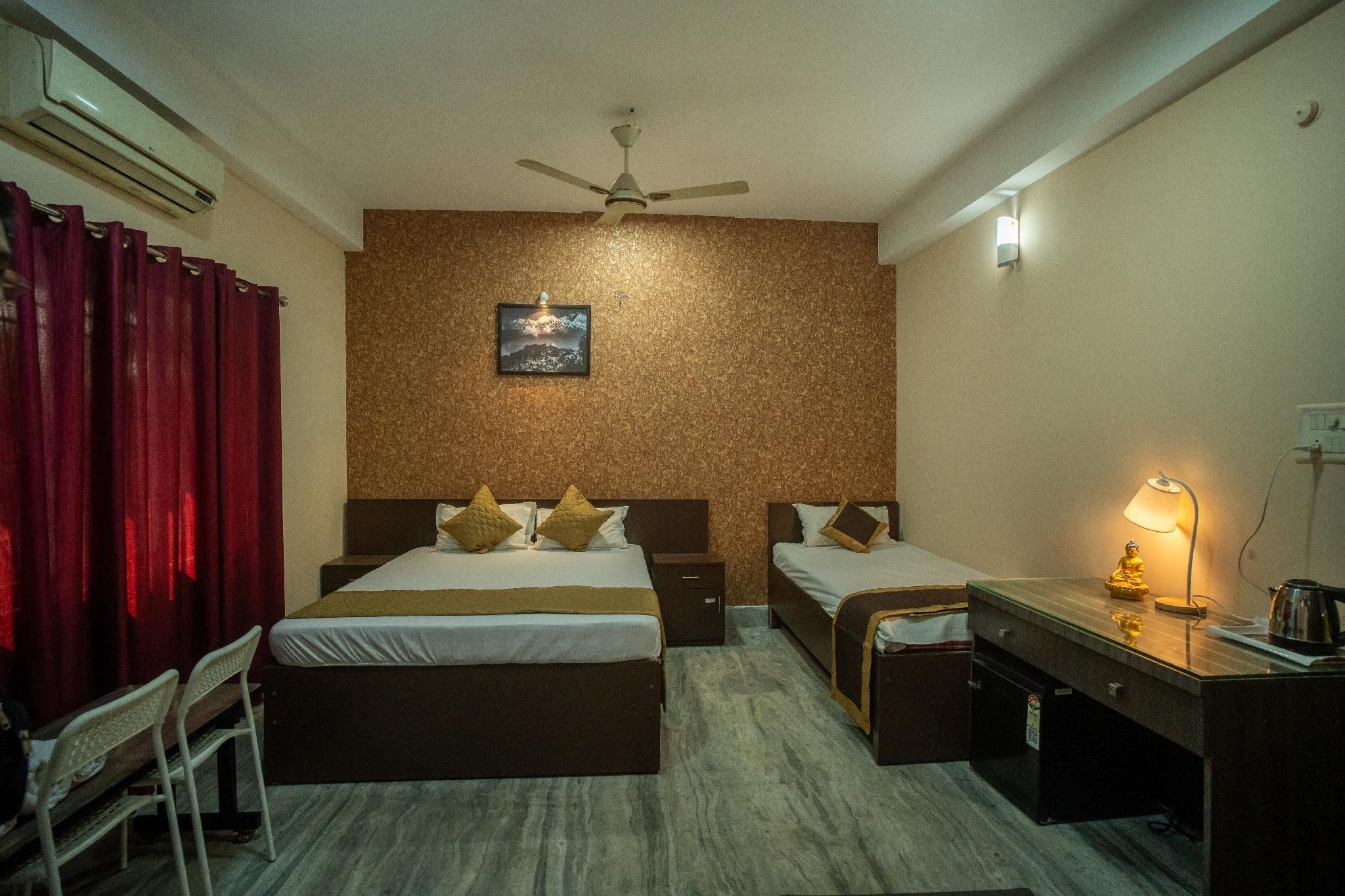 Triple Room