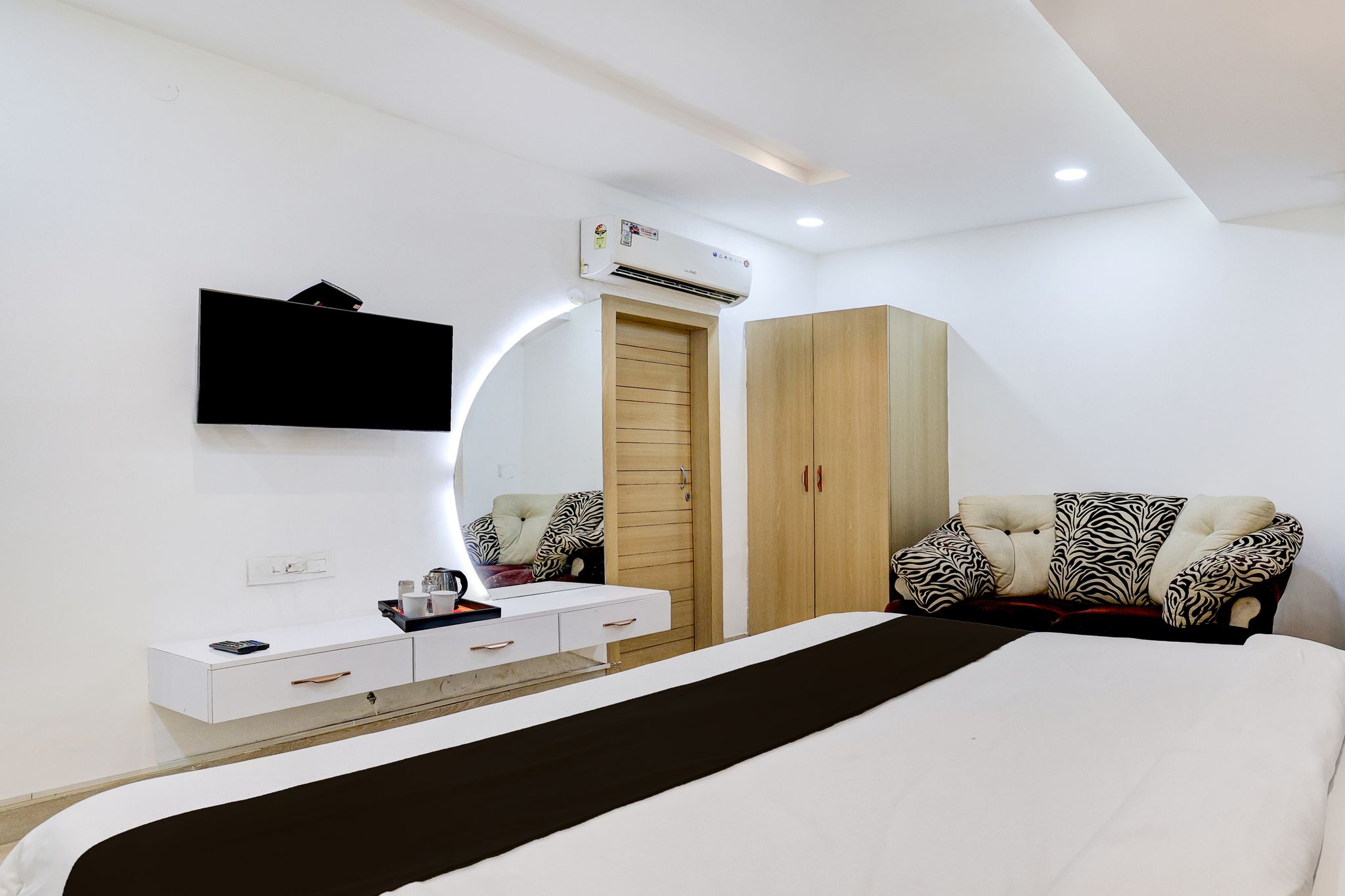 Super Townhouse Mohali Bus Terminal Formerly Hotel Hm Crystal Classic 11