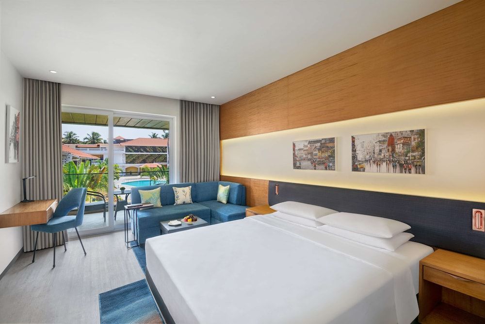 1 King Bed Room with Pool View and Balcony