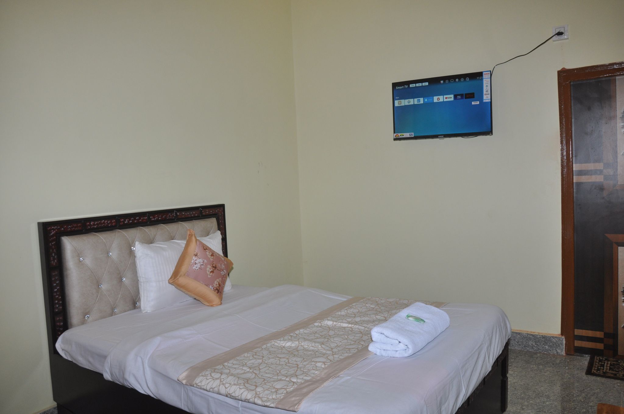 The Yash Hotel & Resort Deluxe Room 10