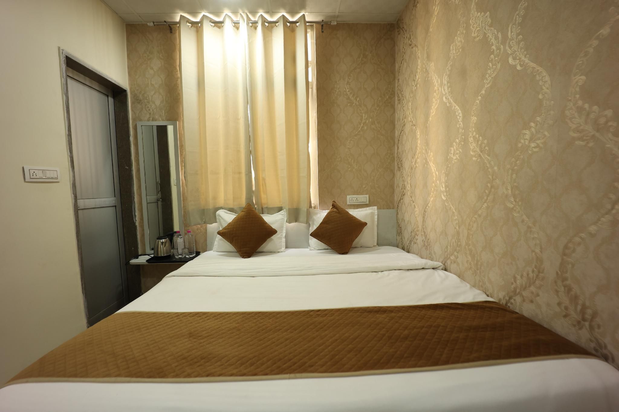 Hotel Kiwi Palace Deluxe Double or Twin