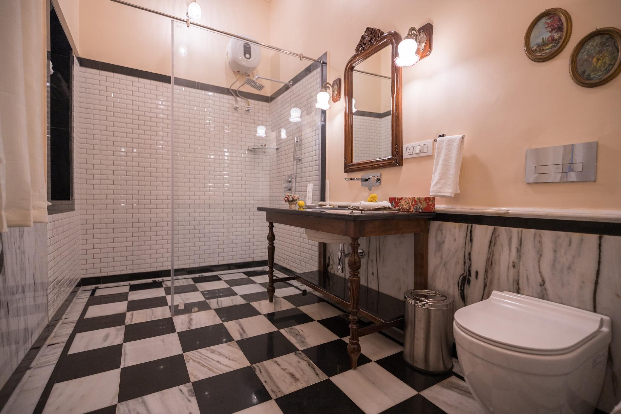 Deluxe Double with Window