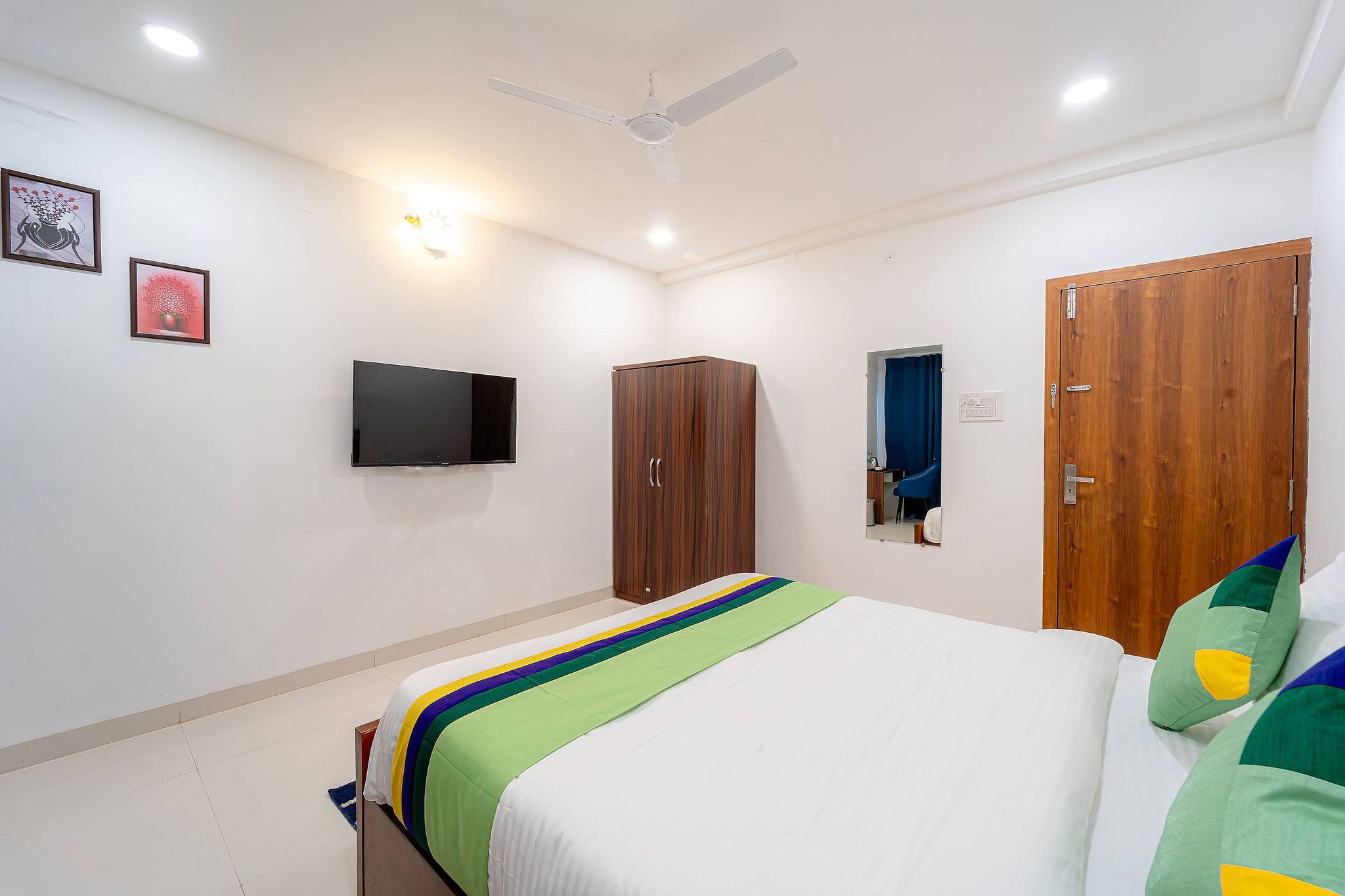 Treebo Pure Earth Stay, Vijay Nagar Standard Double Room 2