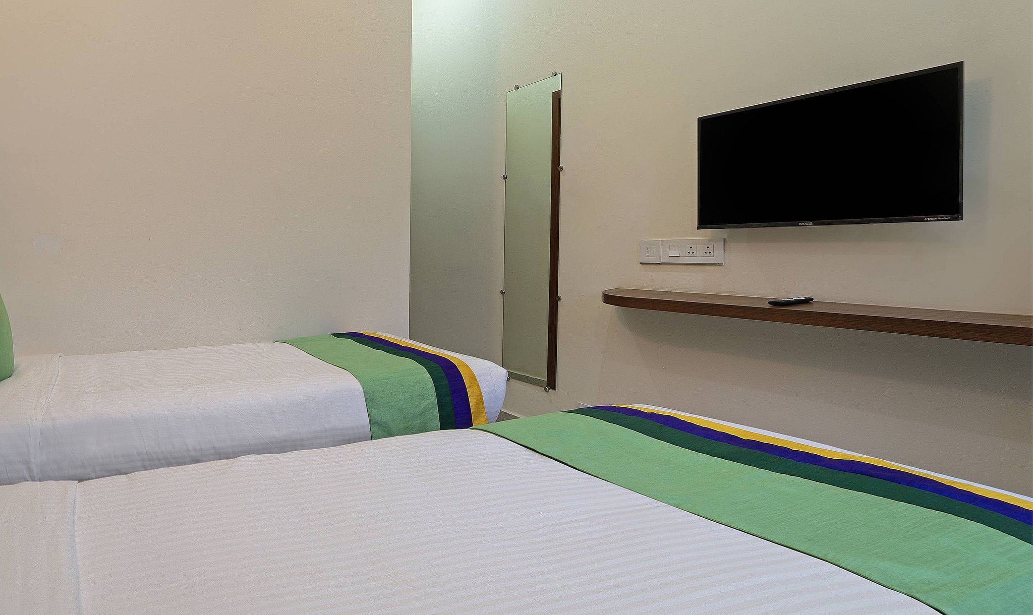 Itsy Hotels Avani Stays, Vyttila, Kochi Standard Double Room 4