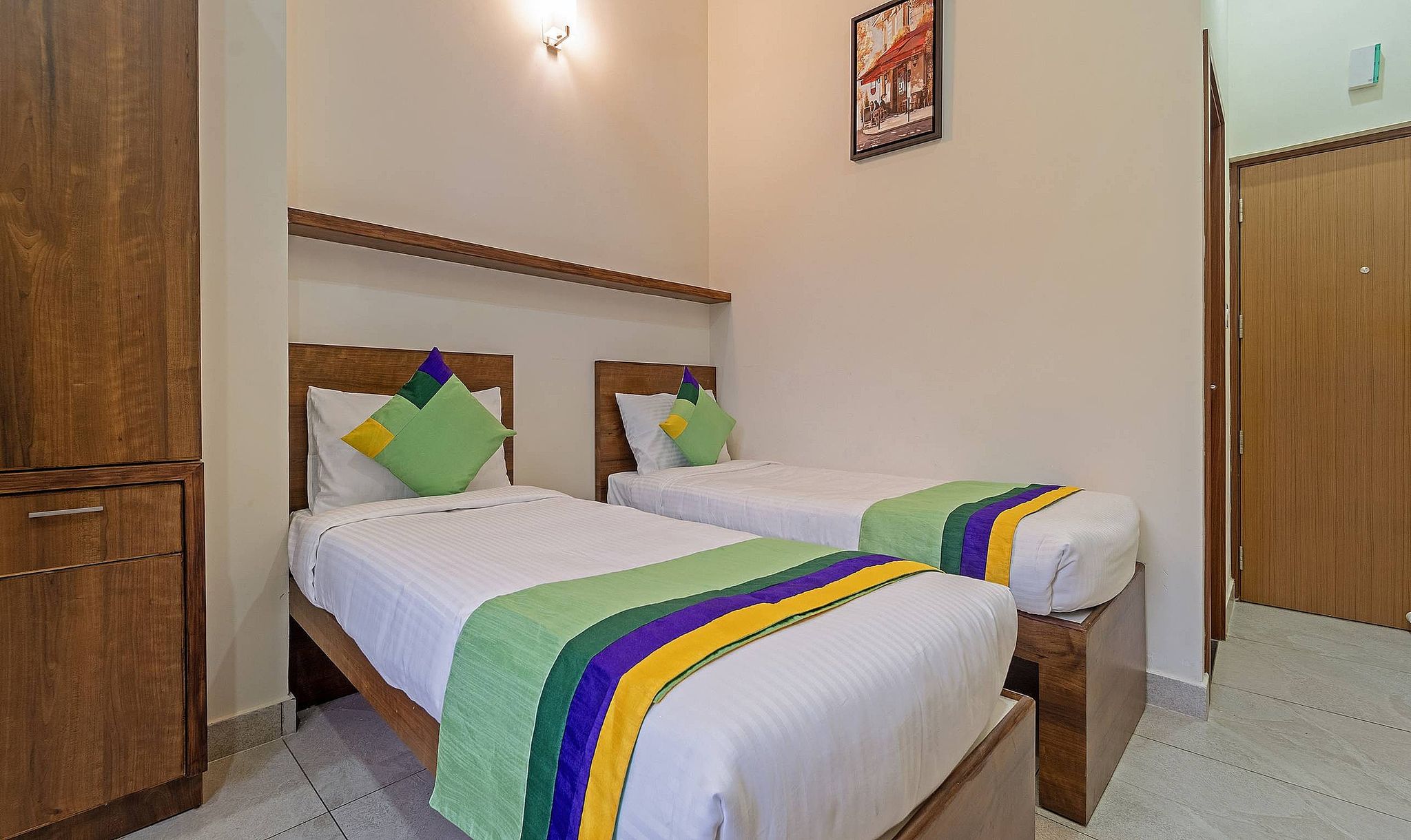 Itsy Hotels Avani Stays, Vyttila, Kochi Standard Double Room 8