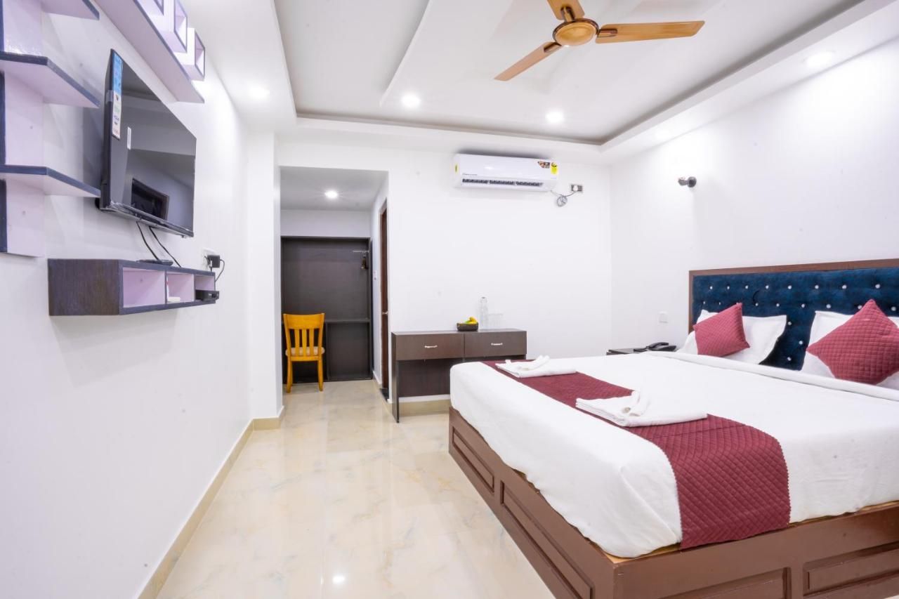 Whistling Waters Pool Access Room