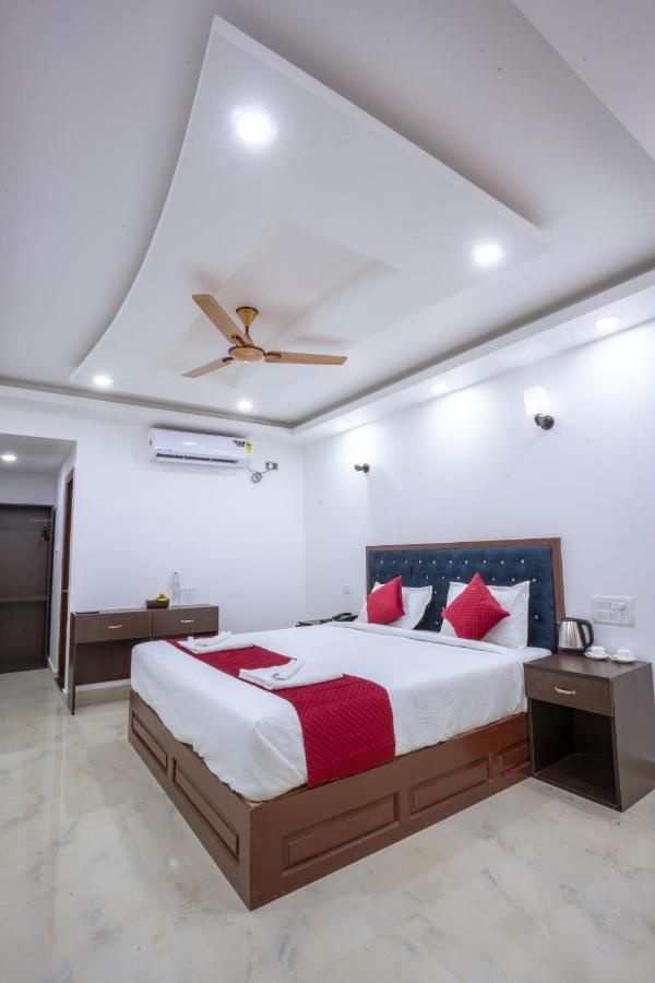 Whistling Waters Pool Access Room