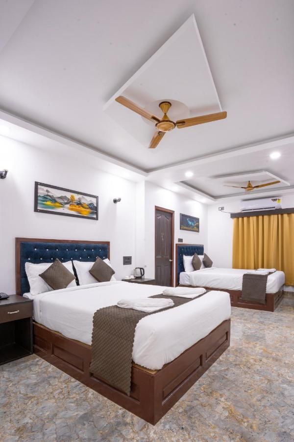 Coral Family Room 4 Occupant