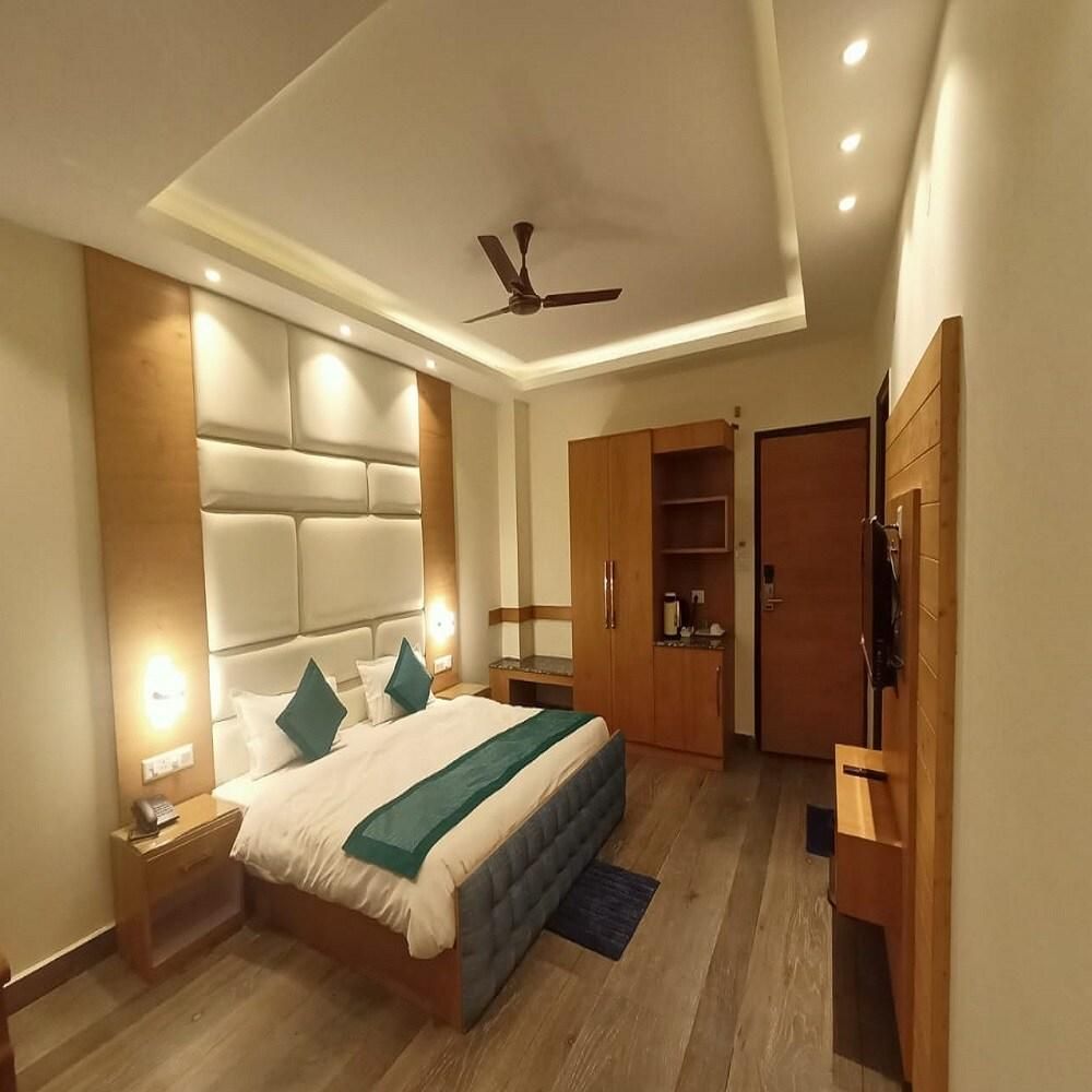 acad02b710384cf80250763b6d63926e