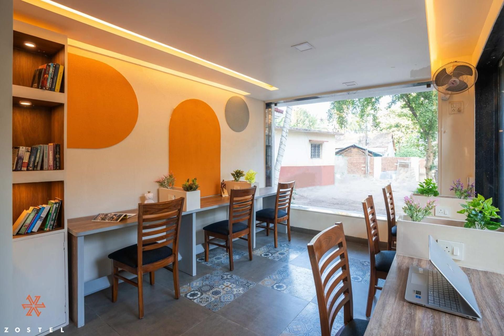 shared lounge/tv area