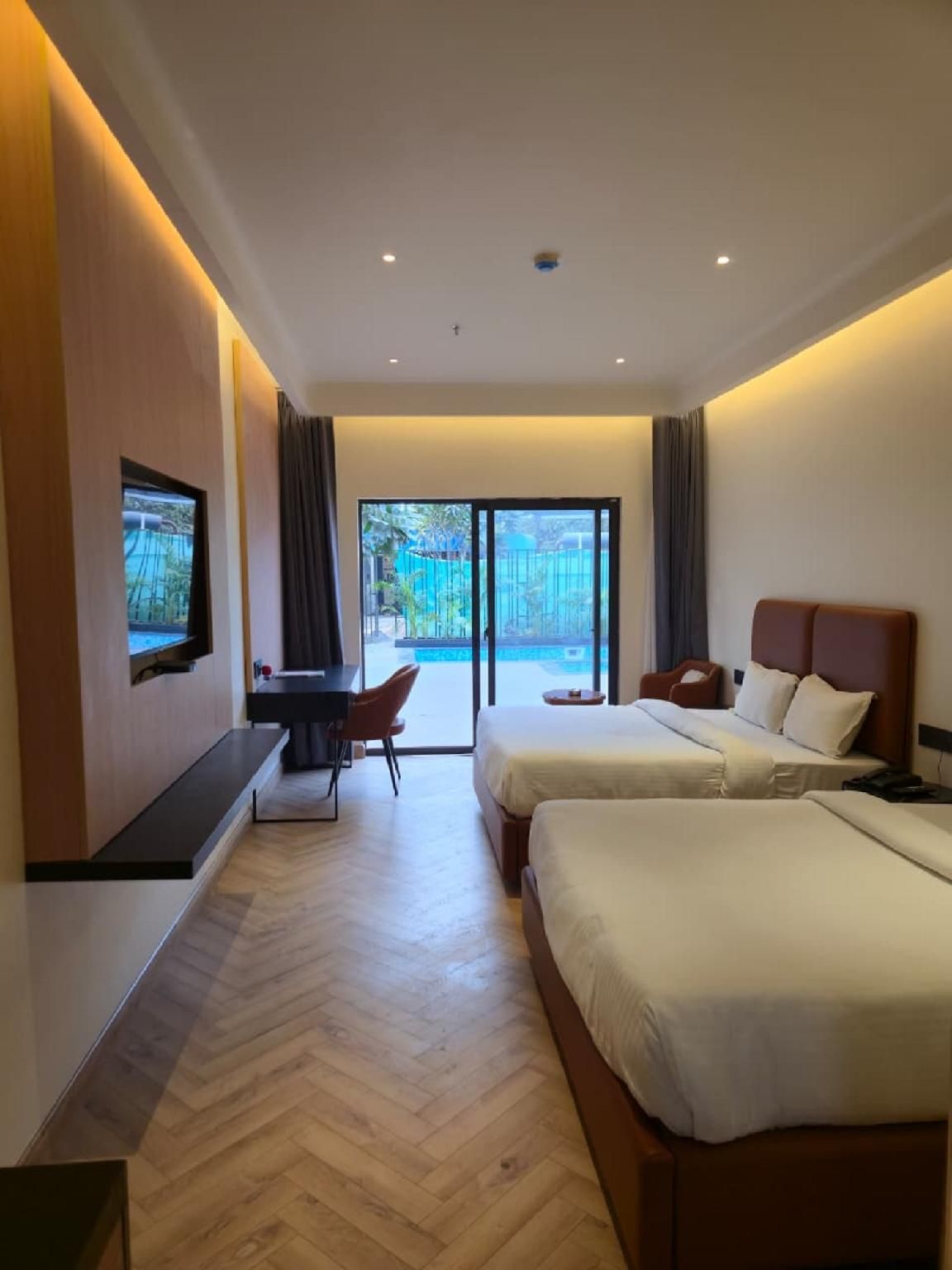 Family Room with Pool Access