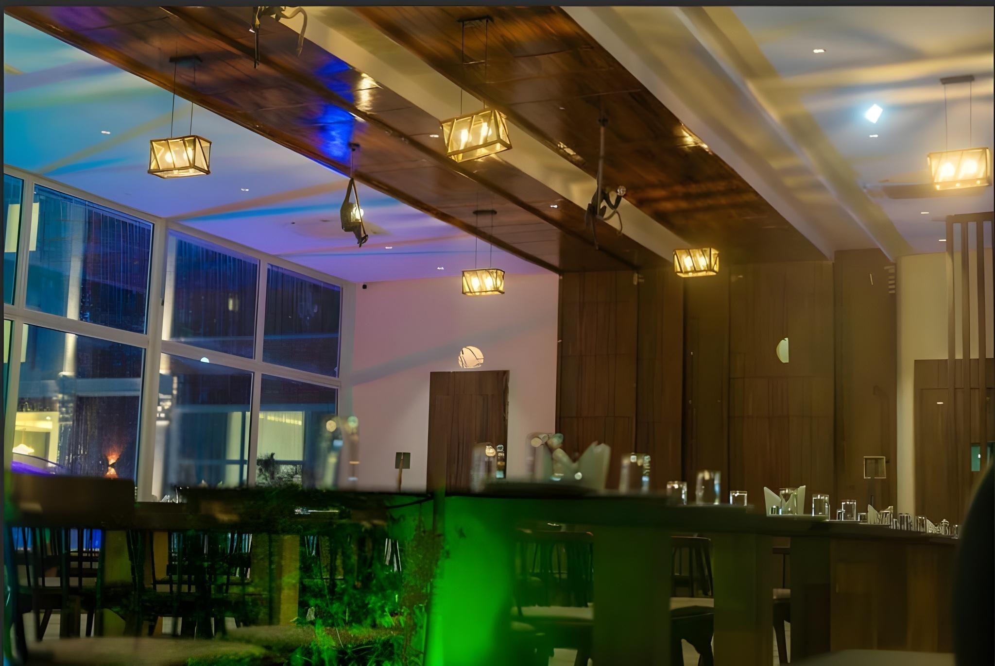 restaurant (private room)