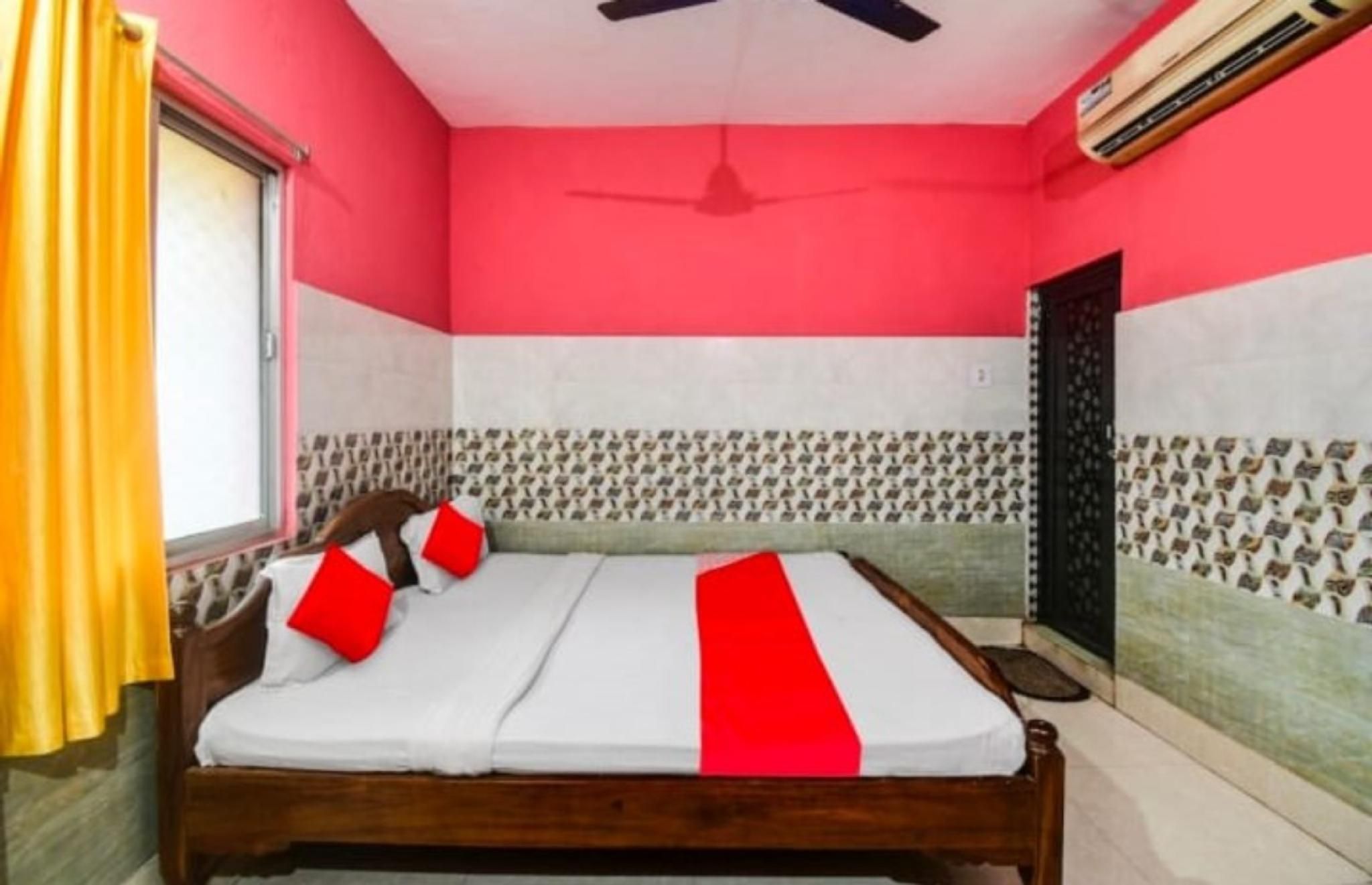 Deluxe Room with Air Conditioning