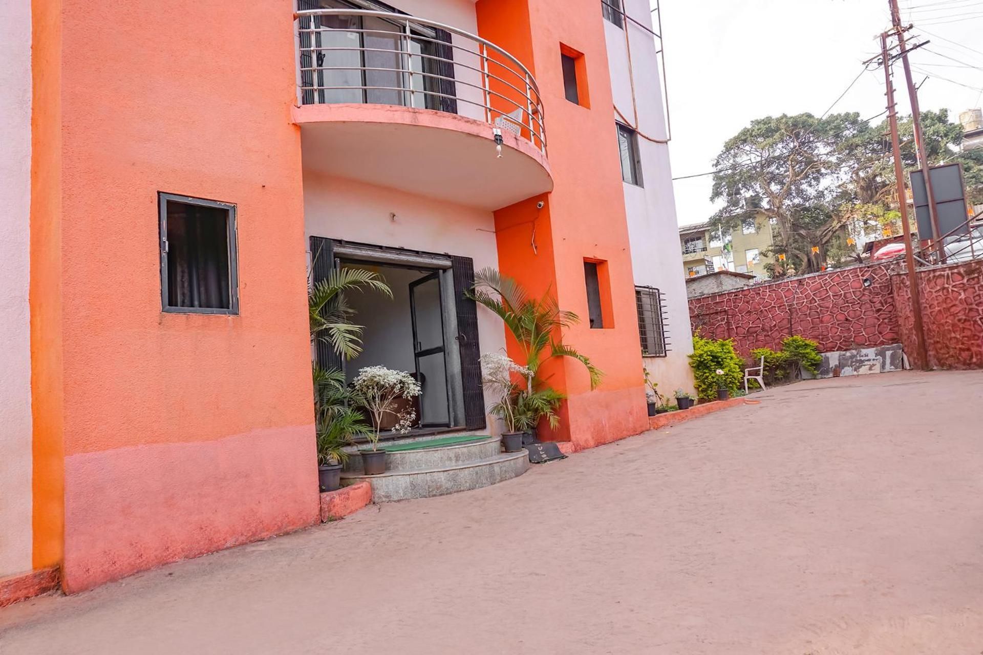 FabHotel Twilight House