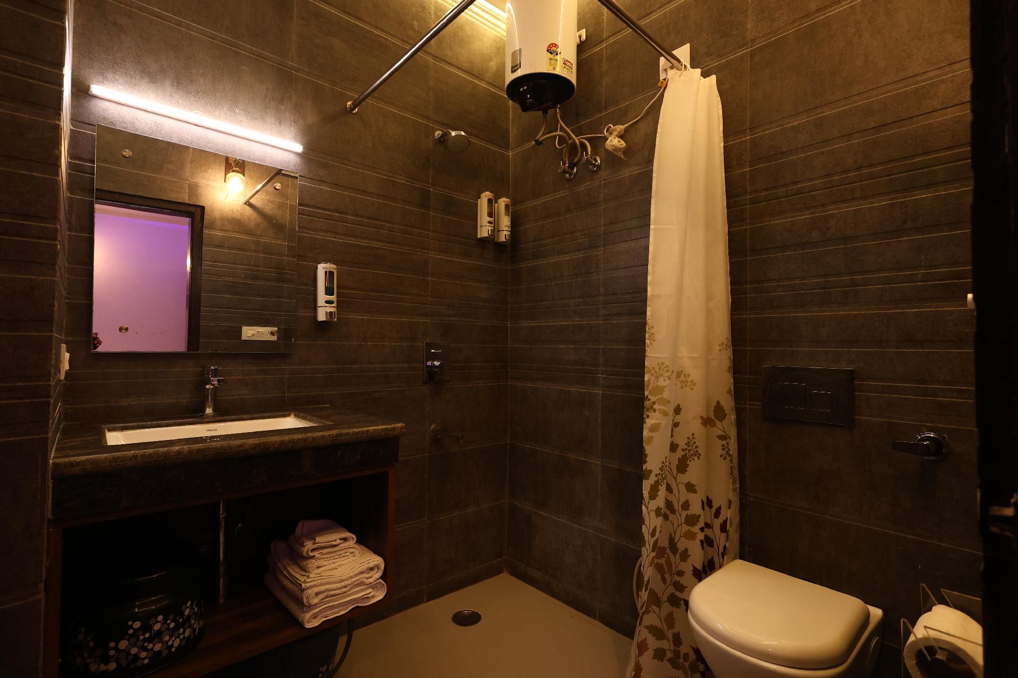 Shivalayaa - The Divine Abode Deluxe Double Room with Private Bathroom 3