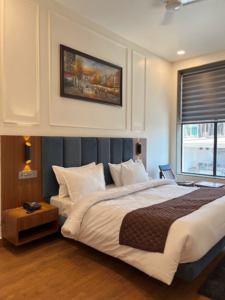 The Park Hotel & Restaurant Super Deluxe Room (Unmarried Couples Not Allowed)