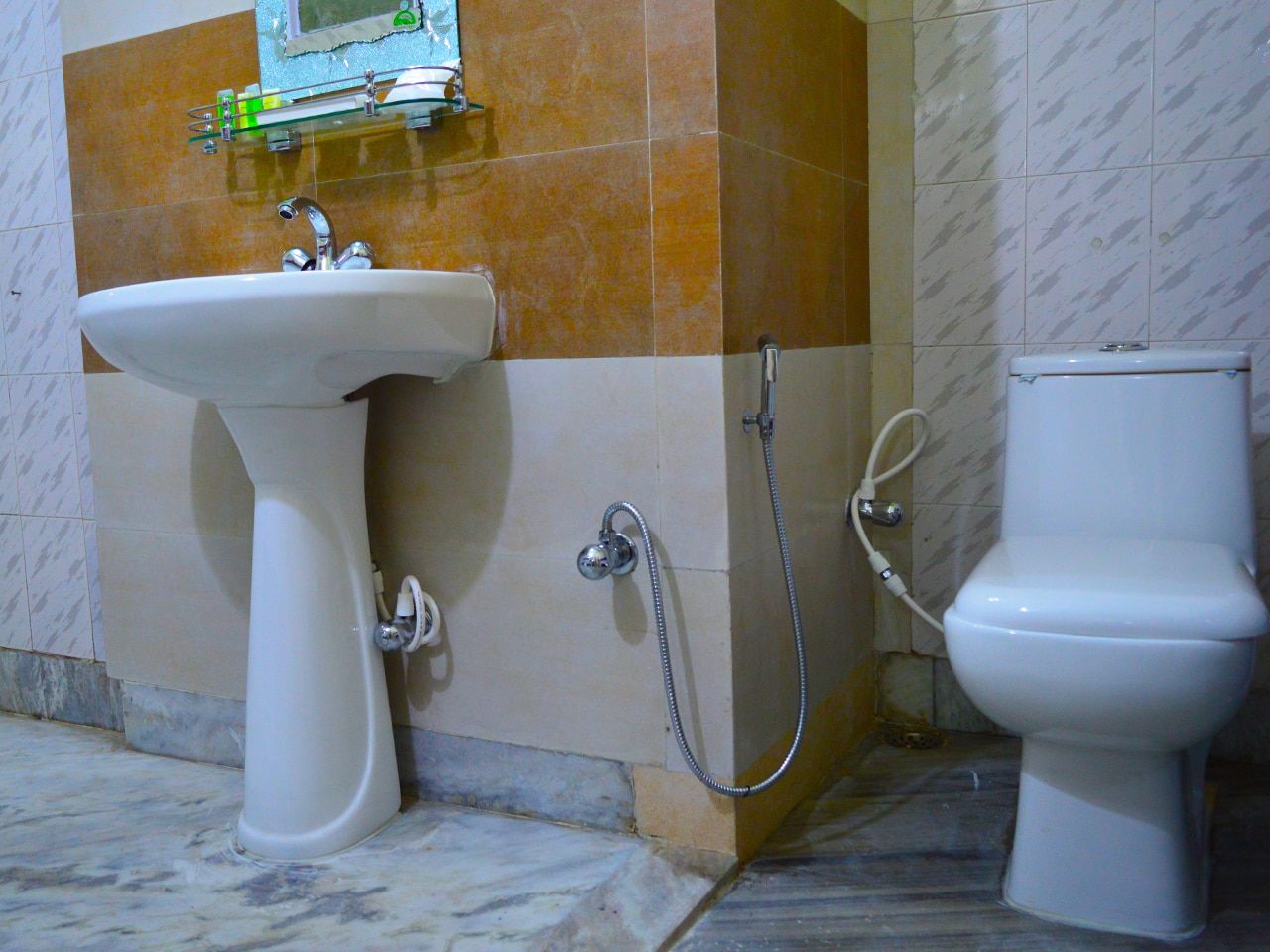 Golden Sunrise & Spa Deluxe Room 17