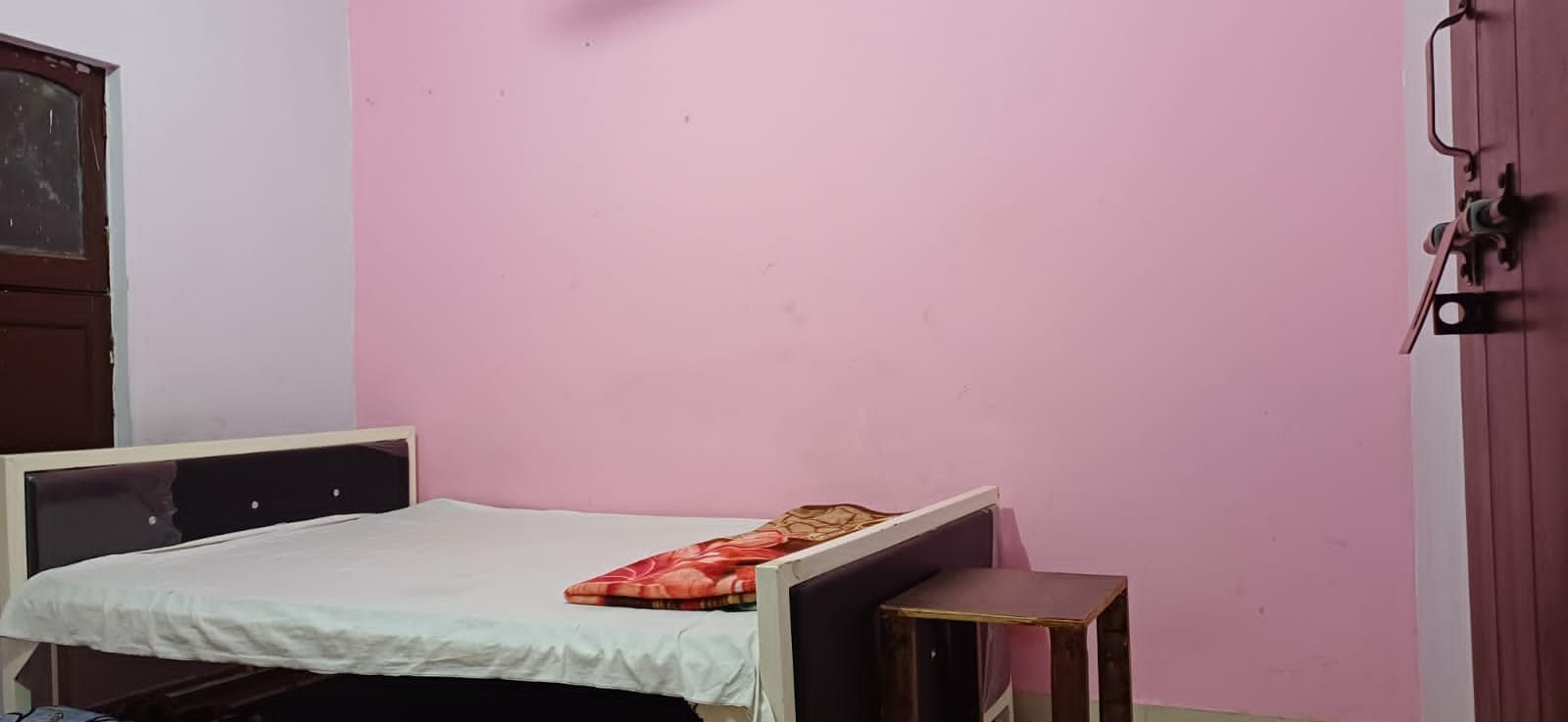 Triple Room-3 Doble Beds(Non AC)