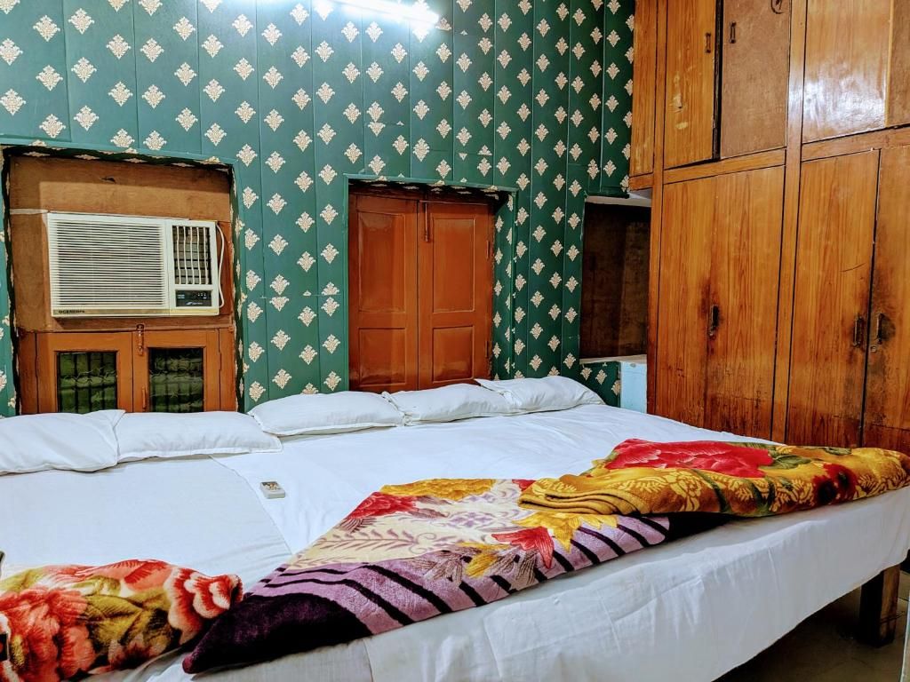 Family Room with Bathroom-4 Single Beds(AC)