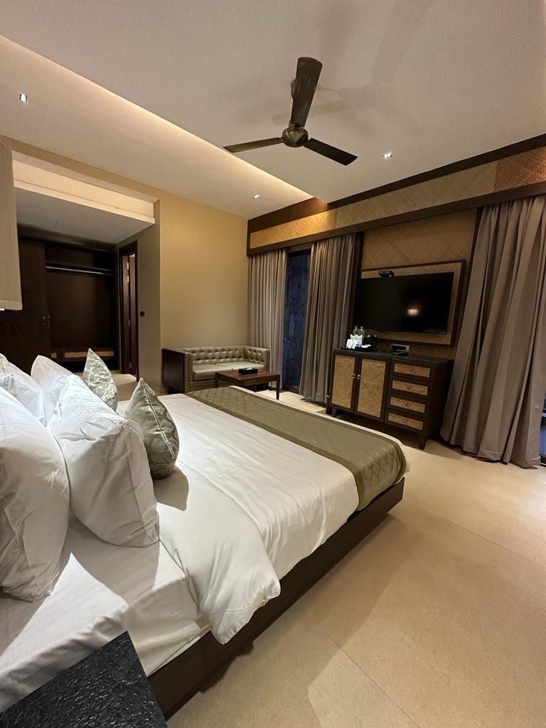 Luxury Aravali Cottage with Bathtub