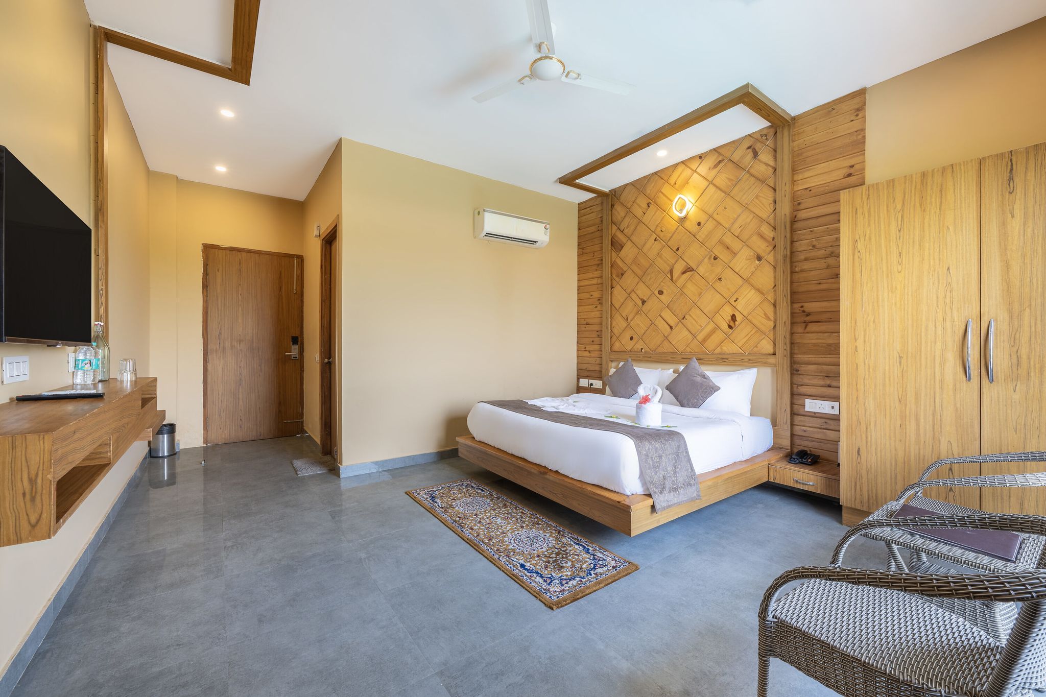 Superior Room with Balcony (Pool View)