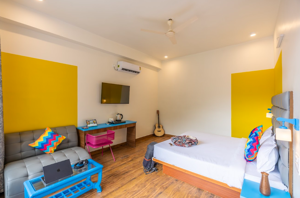 Deluxe Private AC Room with Balcony & Mountain View and Ensuite Bathroom