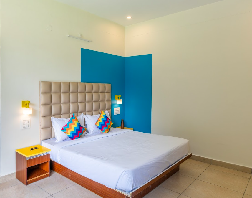 Deluxe Private AC Room with Balcony & Road View and Ensuite Bathroom