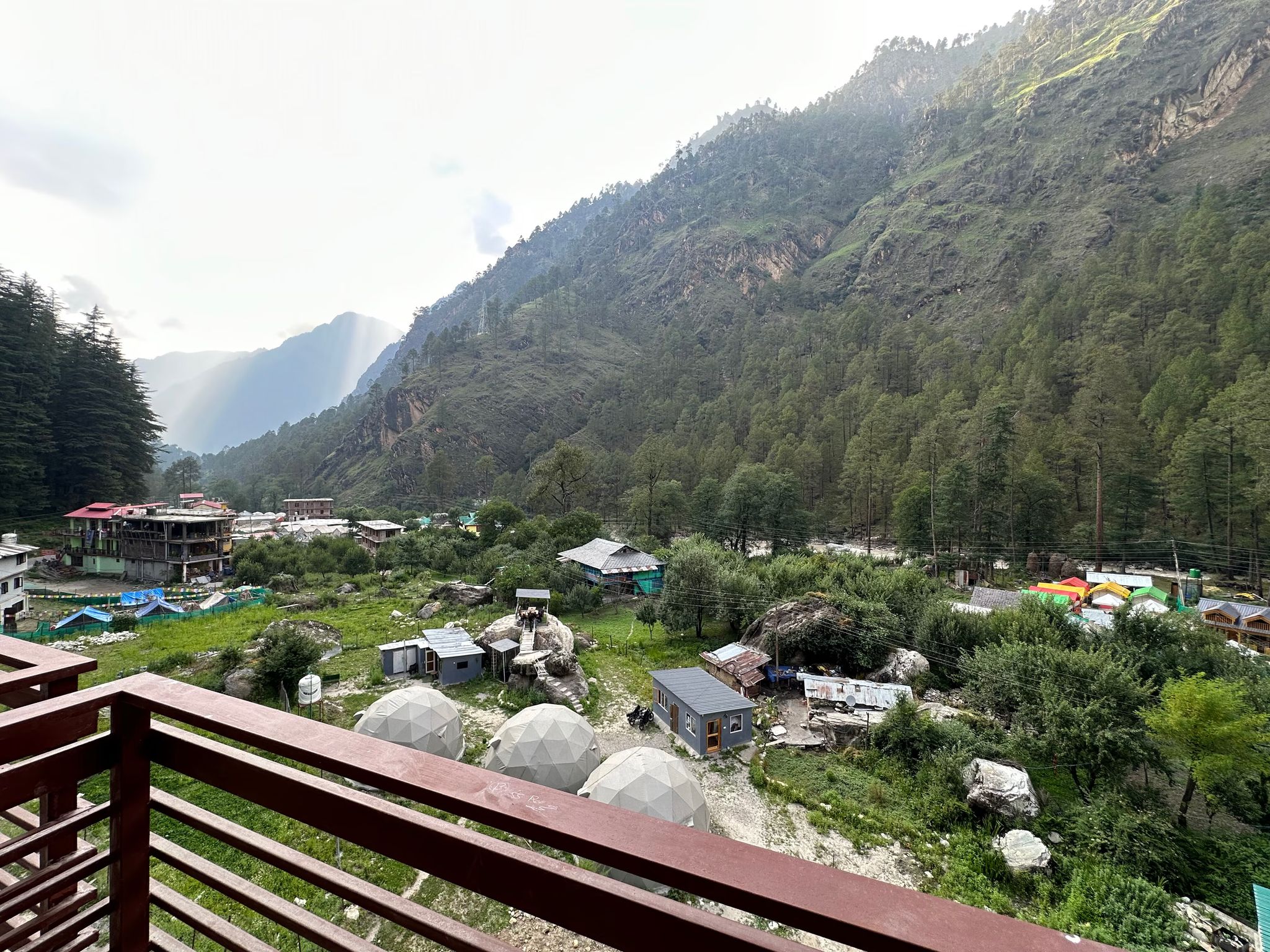 goSTOPS PLUS Kasol, Manikaran Road | Bar and Hostel