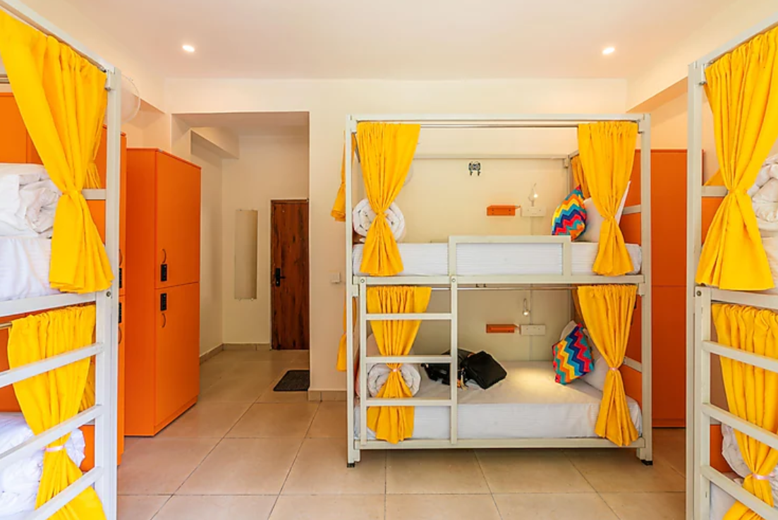 Bed in 6 Bed Mixed Dormitory Room with Balcony and Ensuite Bathroom