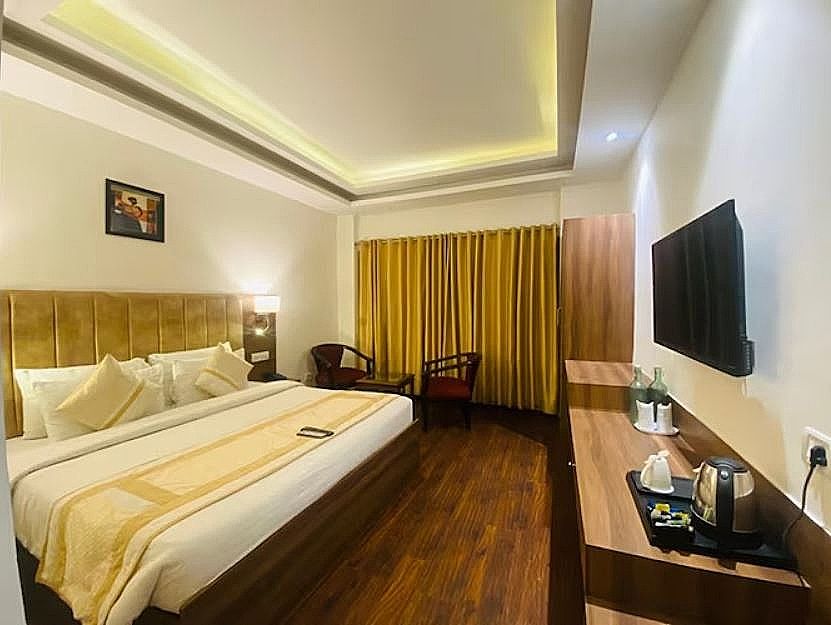 DELUXE WITH BALCONY