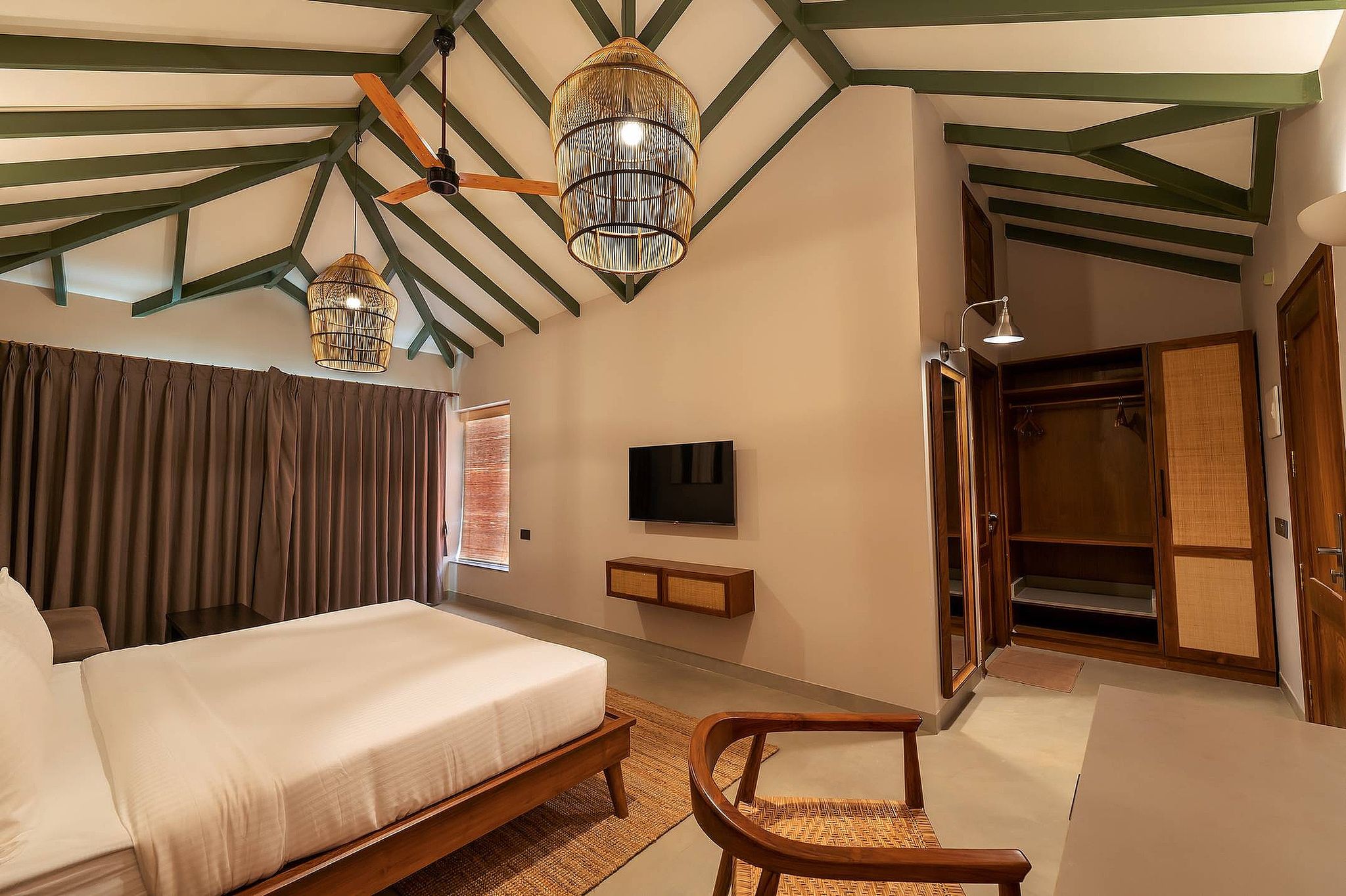 Waterfront Cottage With Plunge Pool