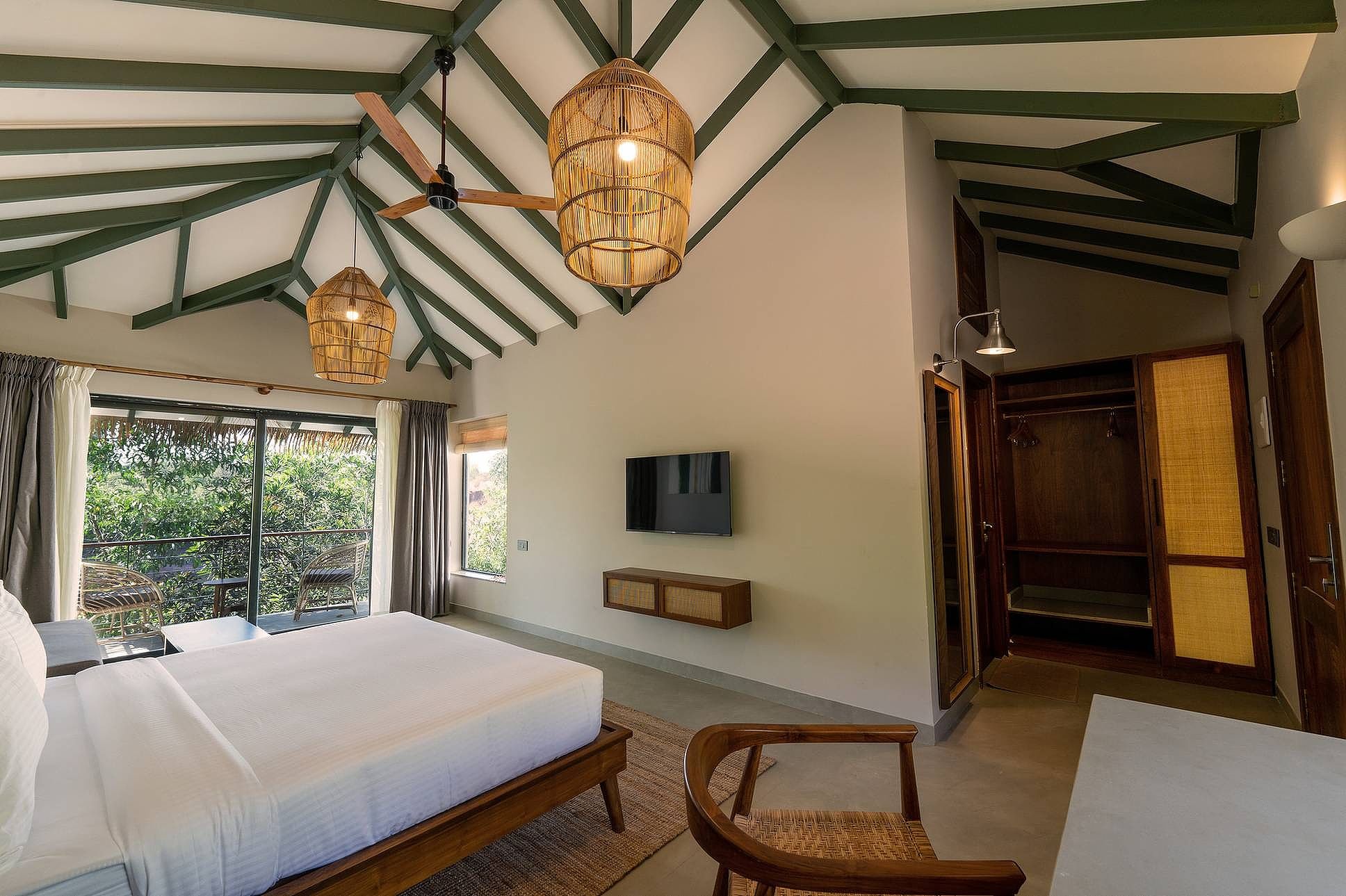 Waterfront Cottage With Plunge Pool