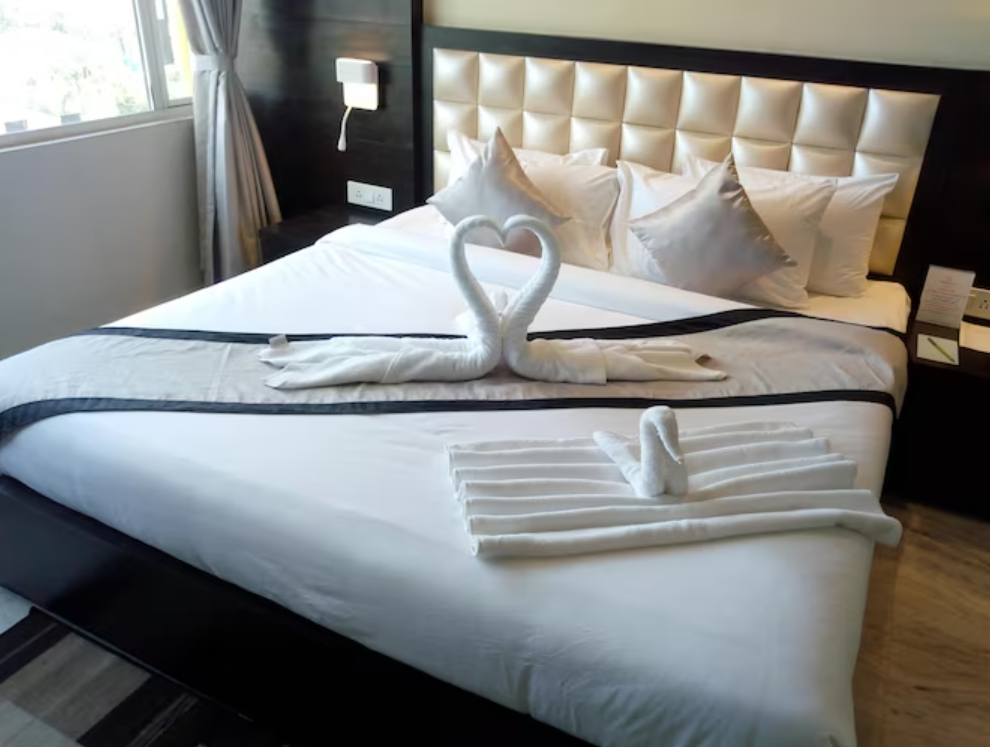 Wonder Country Club and Resort, Kharagpur Colony King bed room