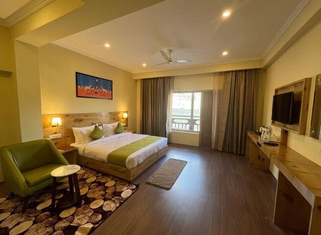 Crown Super Deluxe Room