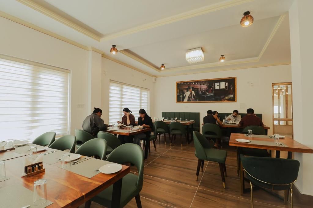 Food & Dining