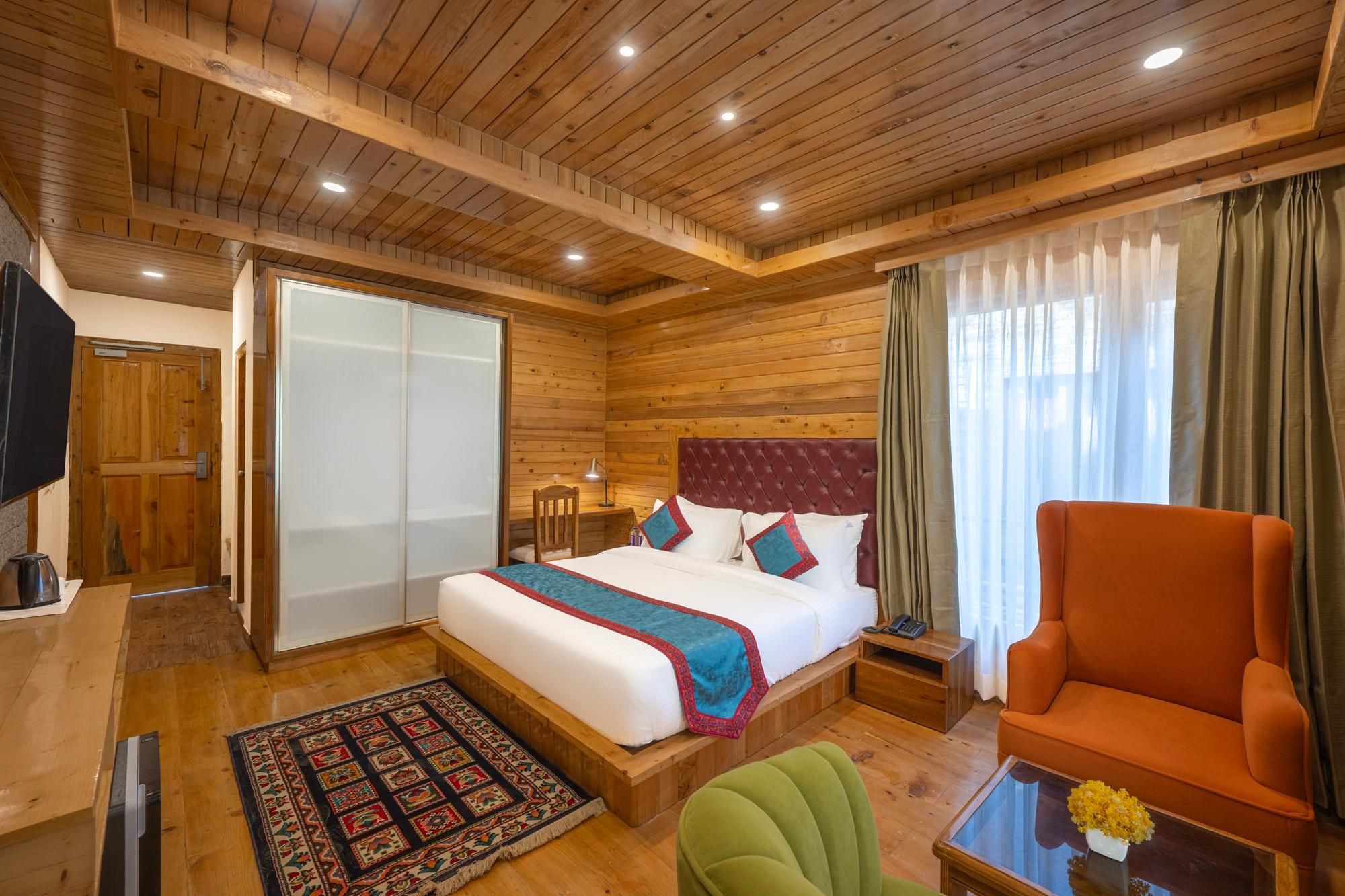 Alpine Cottage Room With Balcony & River View