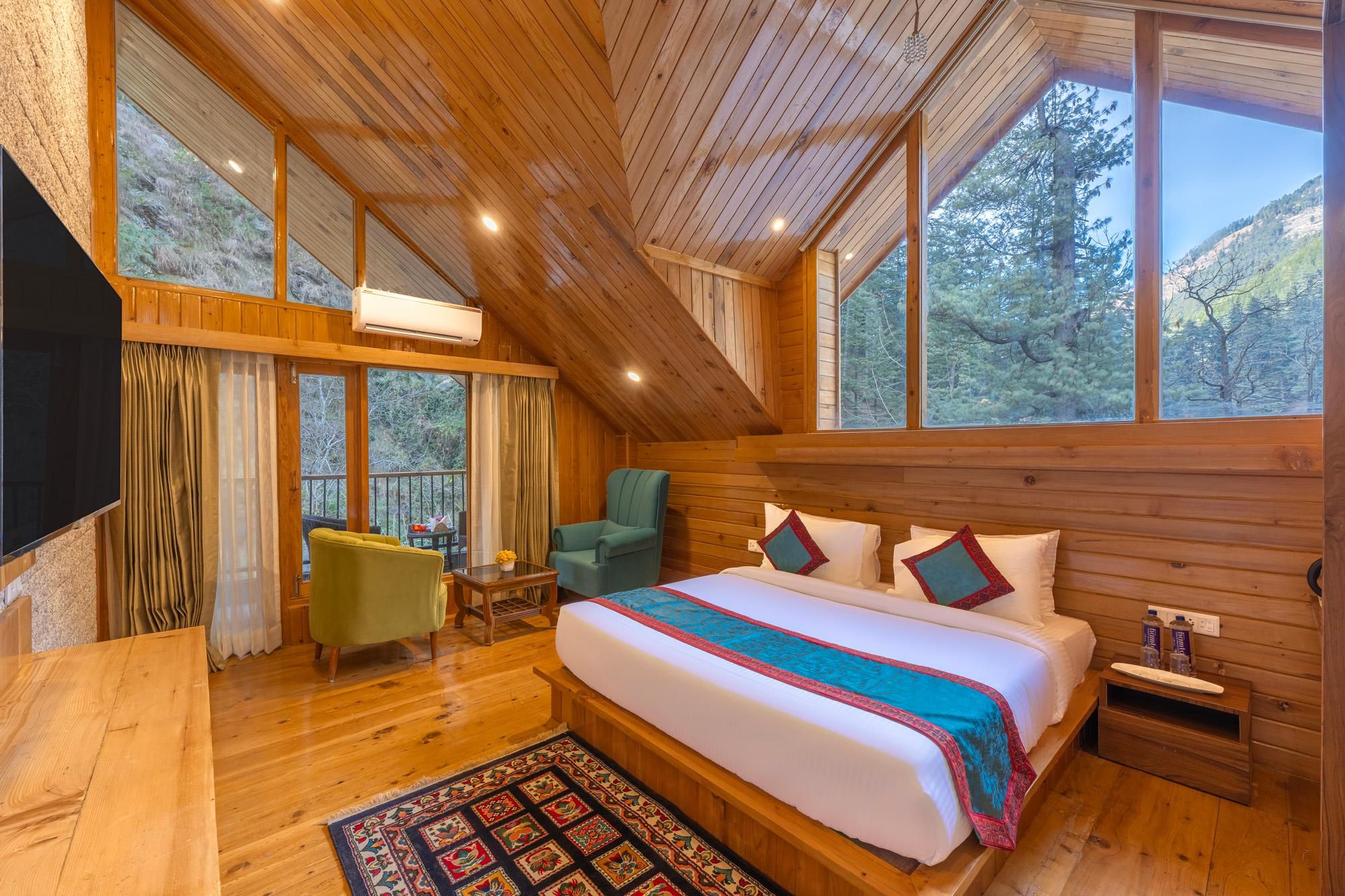 Alpine Cottage Room With Balcony & River View