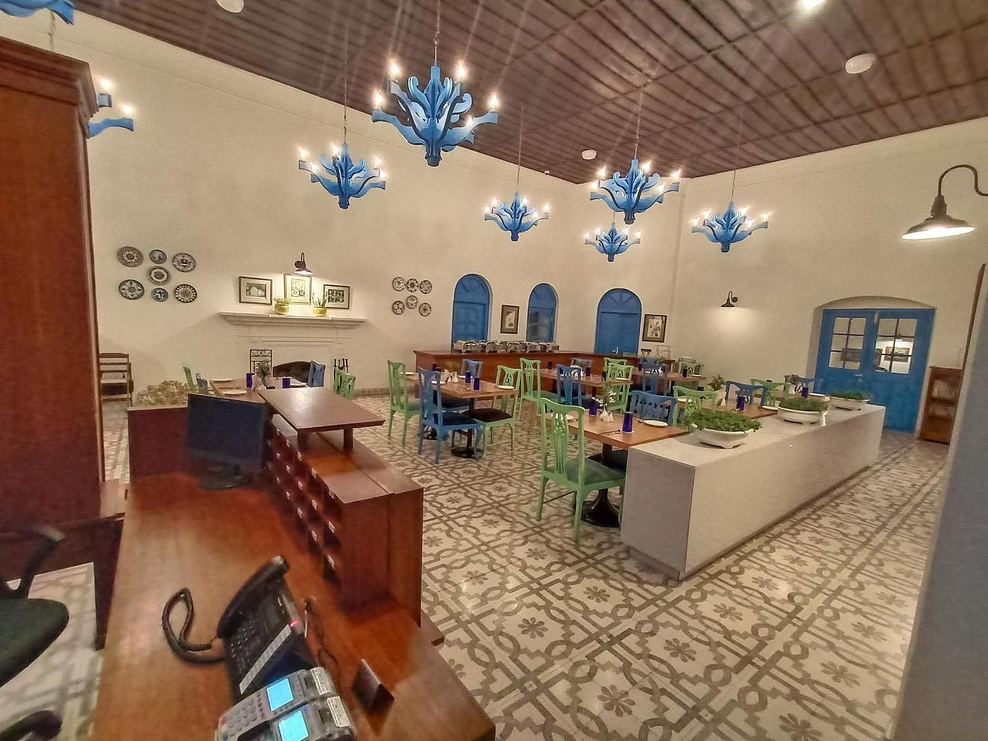 Food & Dining