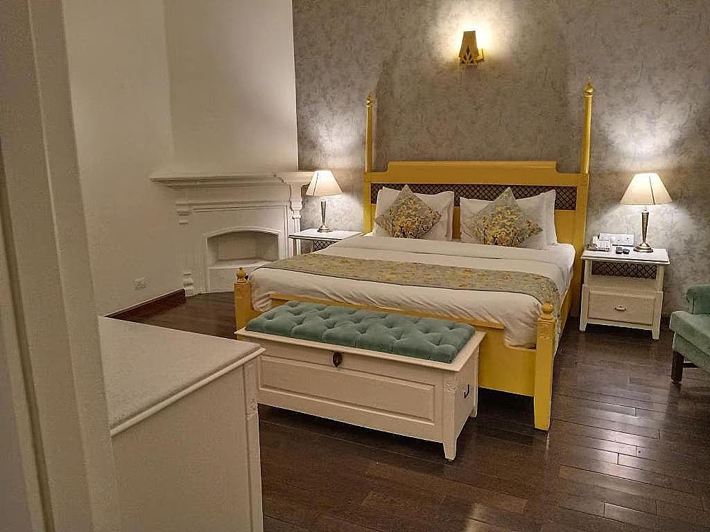 Hotel Pine Retreat Mall Road Premium Room 5