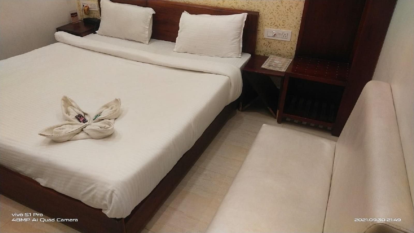 Hotel Grand Palace and Banquet Deluxe Double Room 2