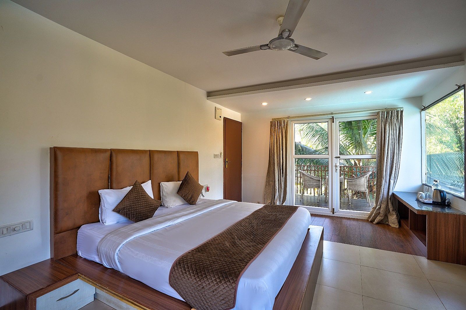 7 Sea Beach Resort Deluxe Room 2